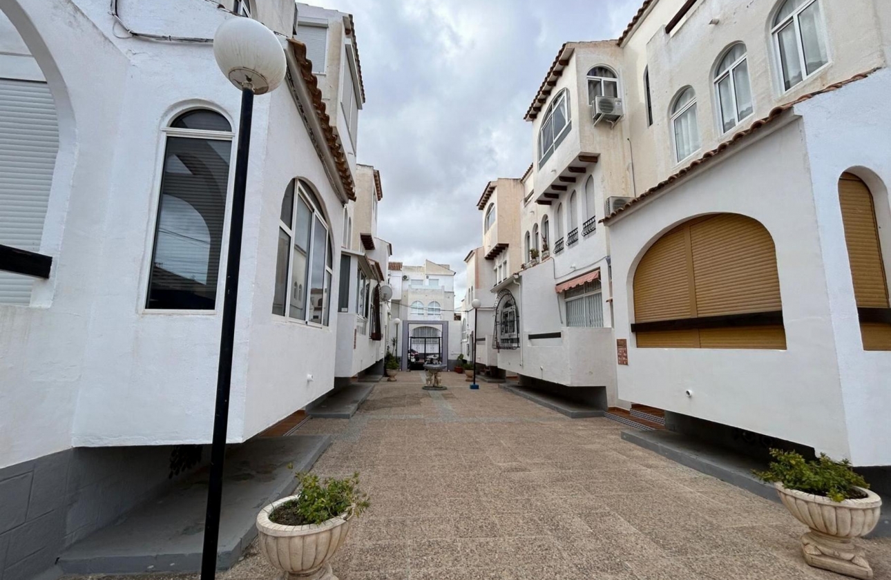 Resale - Apartment - Torrevieja - PLAYA NAUFRAGOS
