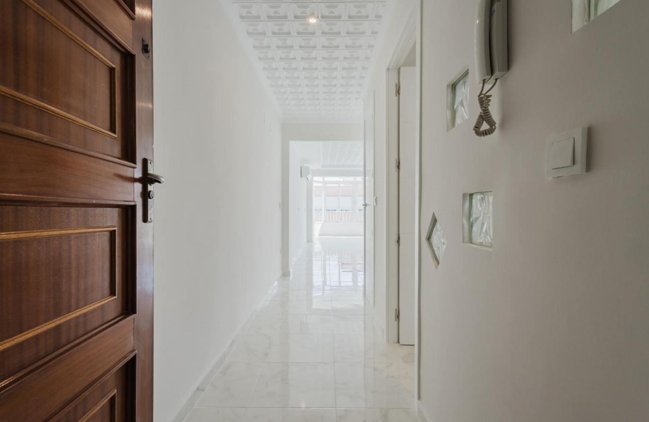 Resale - Apartment - Torrevieja - Playa del Acequión