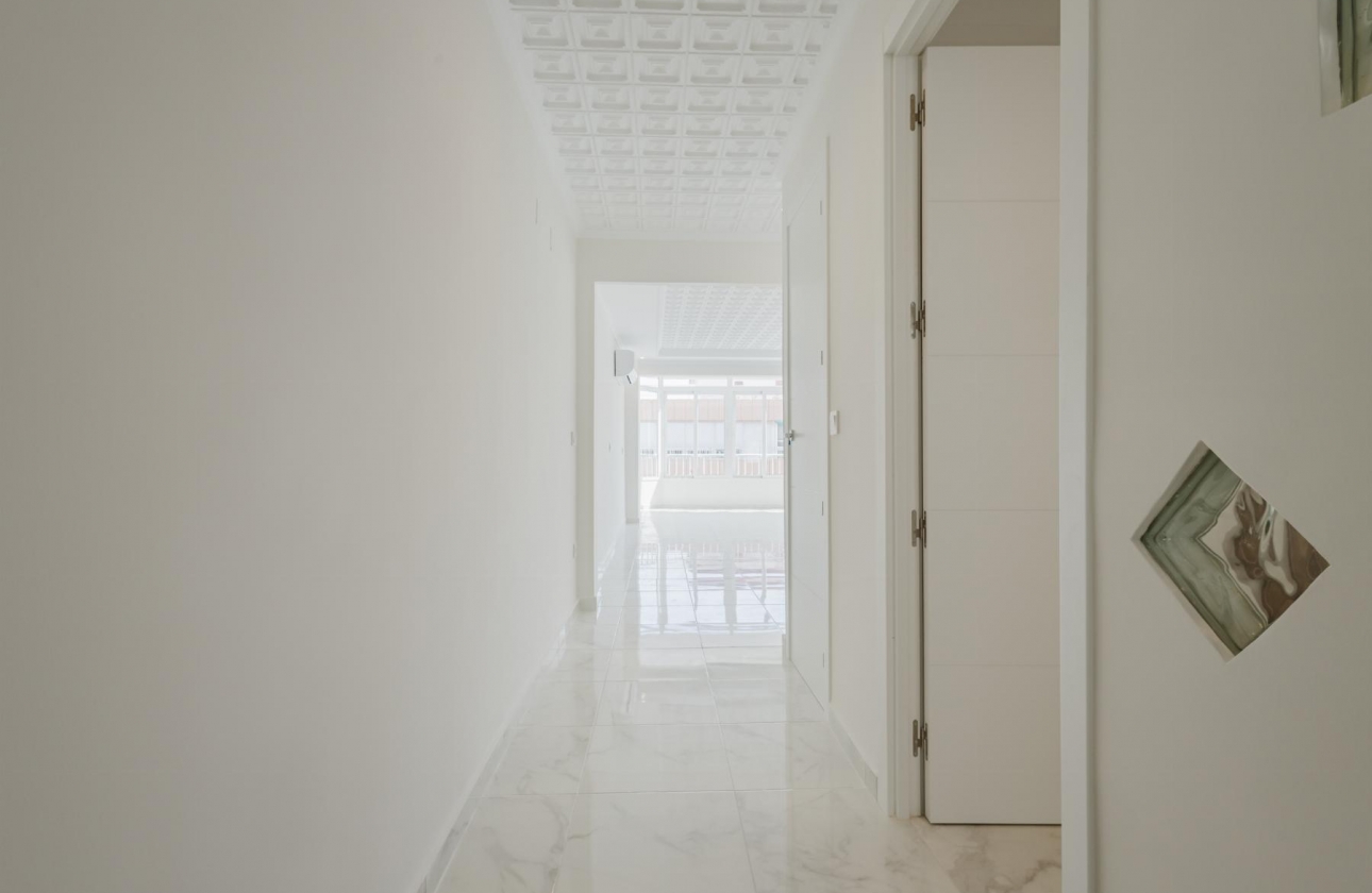 Resale - Apartment - Torrevieja - Playa del Acequión