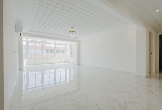 Resale - Apartment - Torrevieja - Playa del Acequión