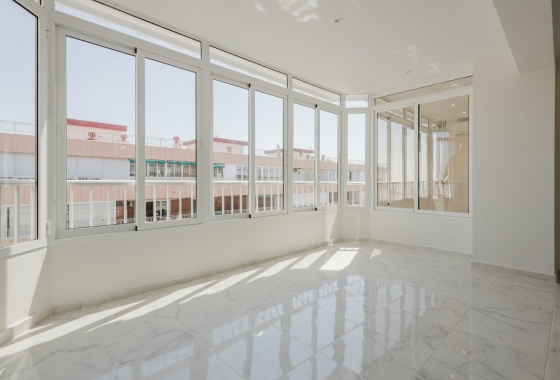 Resale - Apartment - Torrevieja - Playa del Acequión
