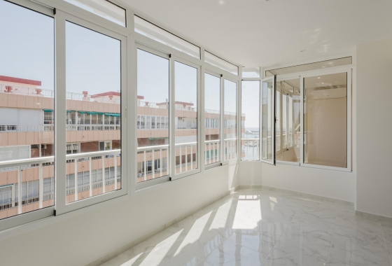Resale - Apartment - Torrevieja - Playa del Acequión