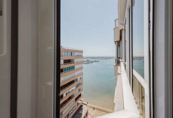 Resale - Apartment - Torrevieja - Playa del Acequión