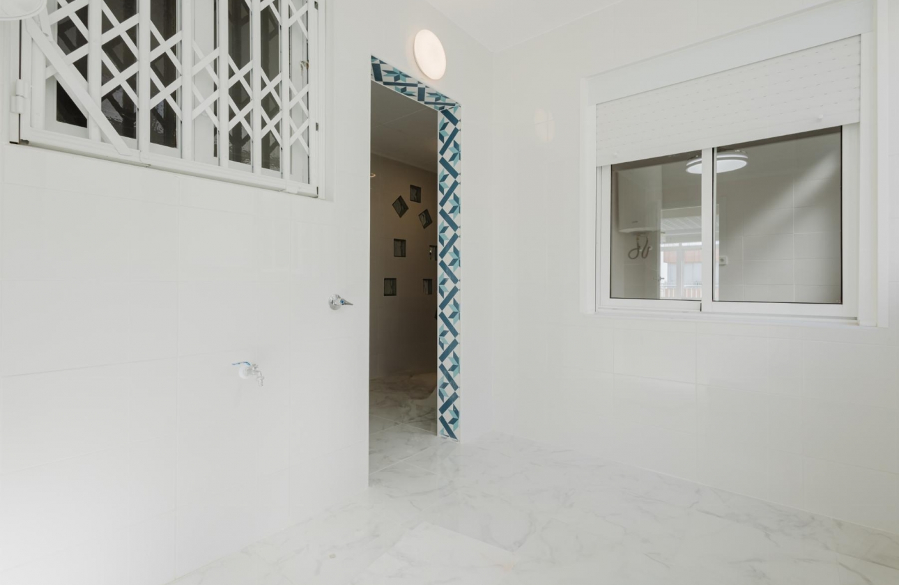 Resale - Apartment - Torrevieja - Playa del Acequión