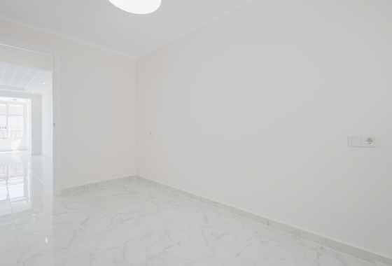 Resale - Apartment - Torrevieja - Playa del Acequión