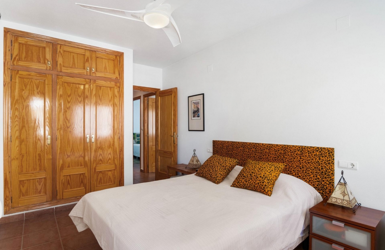 Resale - Apartment - Orihuela Costa - Campoamor