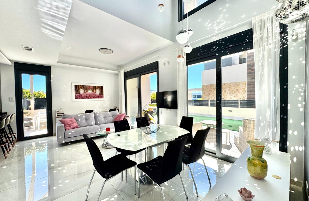 Resale - Villa - Orihuela Costa - Lomas de Cabo Roig