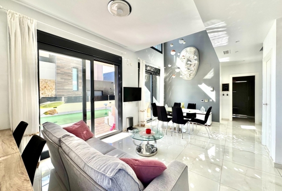 Resale - Villa - Orihuela Costa - Lomas de Cabo Roig