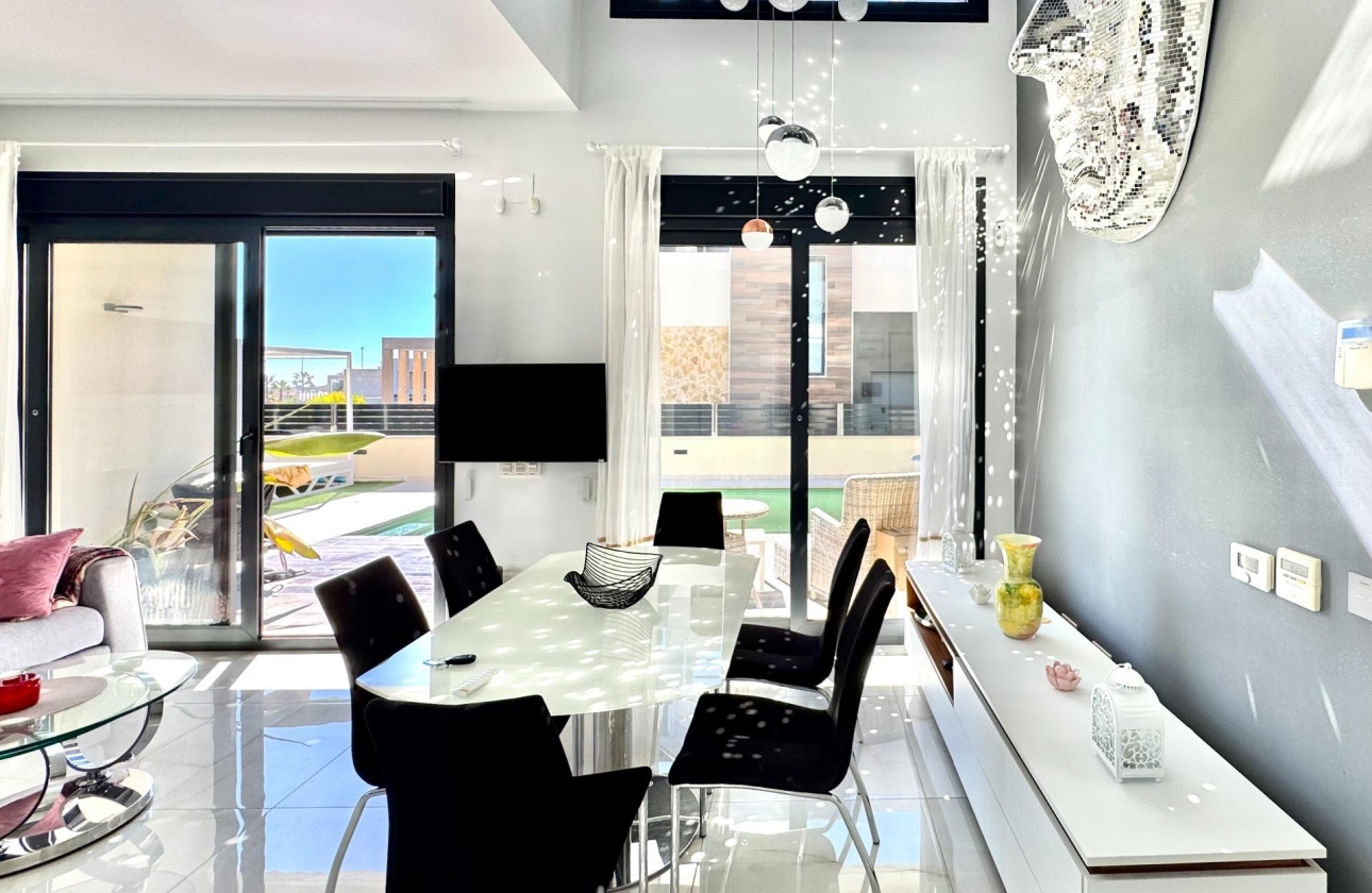 Resale - Villa - Orihuela Costa - Lomas de Cabo Roig