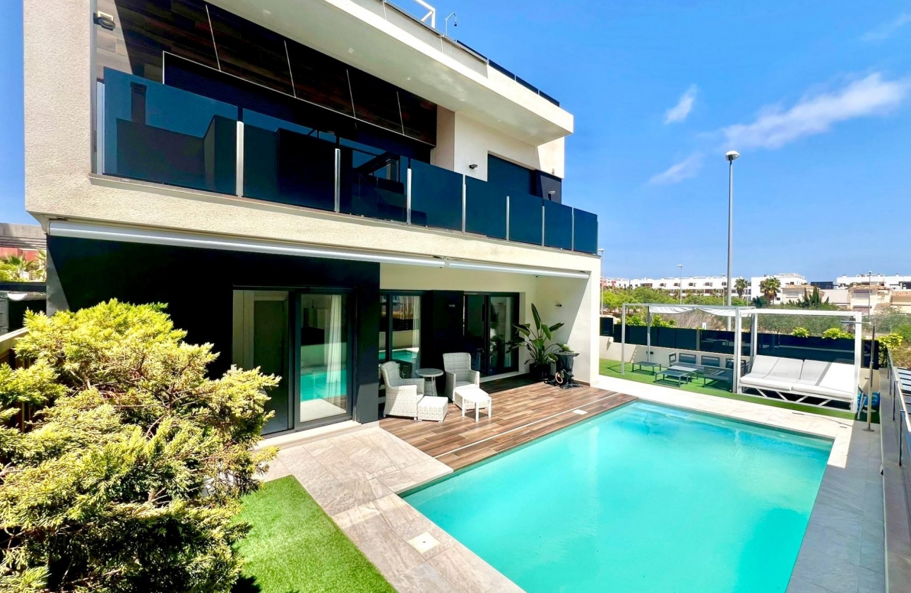 Resale - Villa - Orihuela Costa - Lomas de Cabo Roig