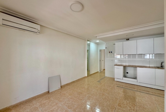 Resale - Apartment - Torrevieja - Centro