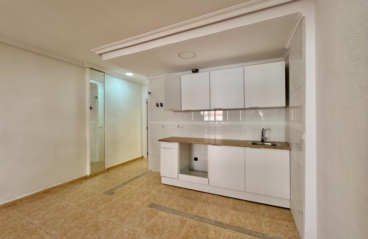 Resale - Apartment - Torrevieja - Centro