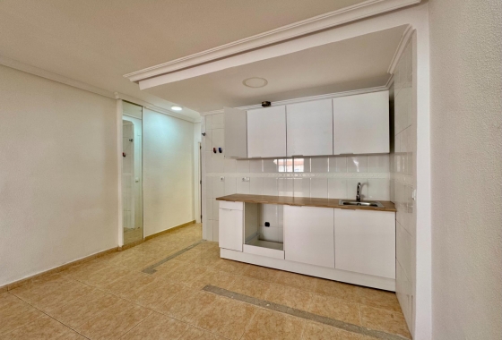 Resale - Apartment - Torrevieja - Centro