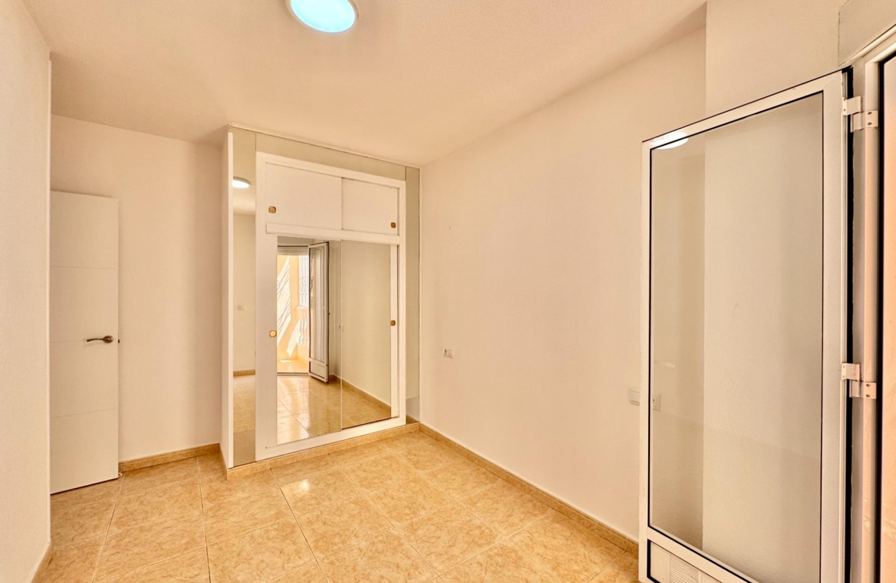 Resale - Apartment - Torrevieja - Centro