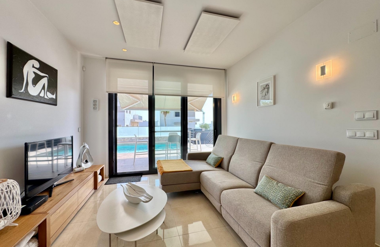 Resale - Villa - San Miguel de Salinas - Bellavista