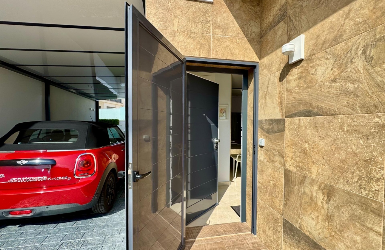 Resale - Villa - San Miguel de Salinas - Bellavista