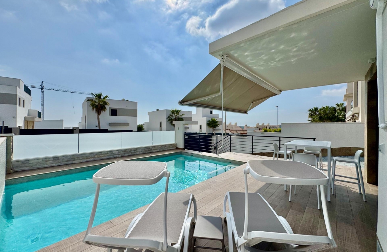 Resale - Villa - San Miguel de Salinas - Bellavista