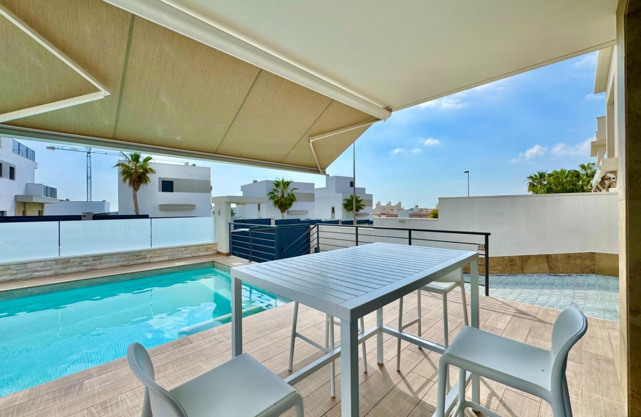 Resale - Villa - San Miguel de Salinas - Bellavista