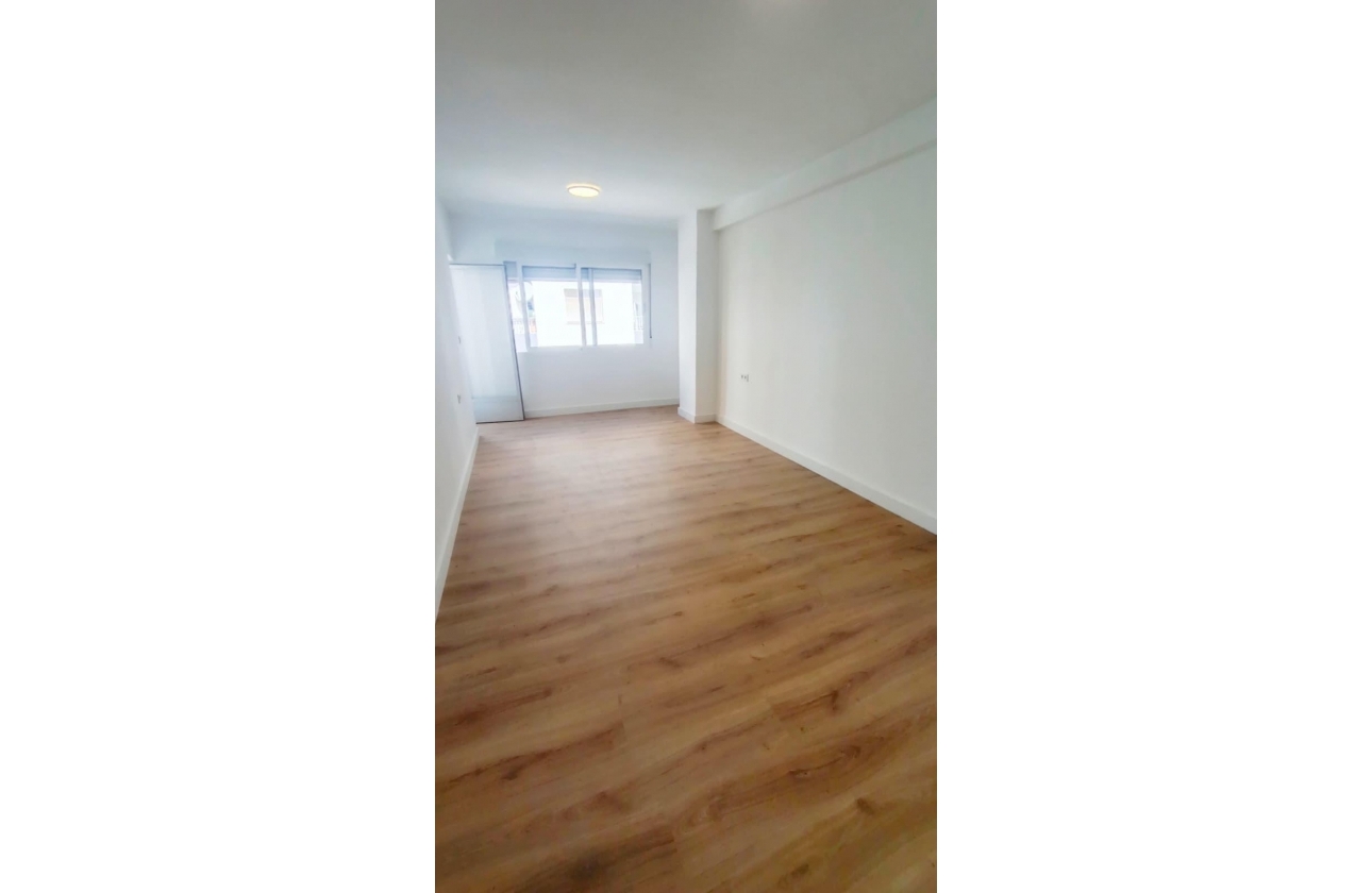 Resale - Apartment - Torrevieja - Centro
