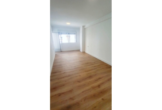 Resale - Apartment - Torrevieja - Centro