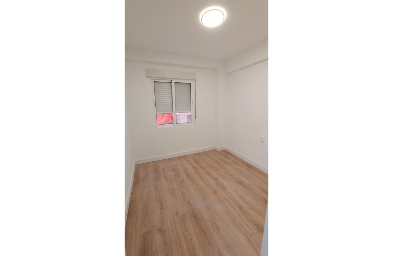 Resale - Apartment - Torrevieja - Centro