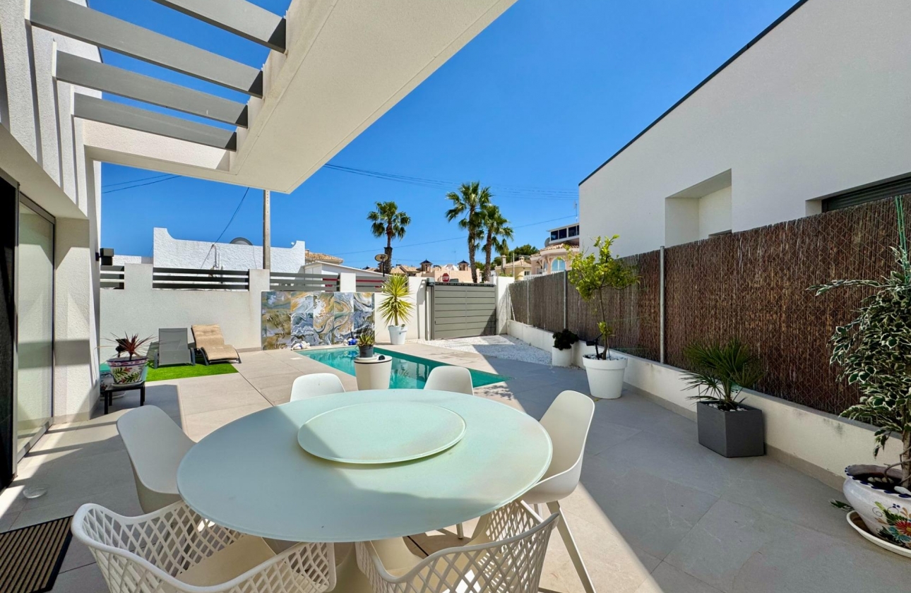 Resale - Villa - San Miguel de Salinas - Blue Lagoon - Galán
