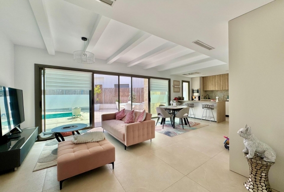 Resale - Villa - San Miguel de Salinas - Blue Lagoon - Galán