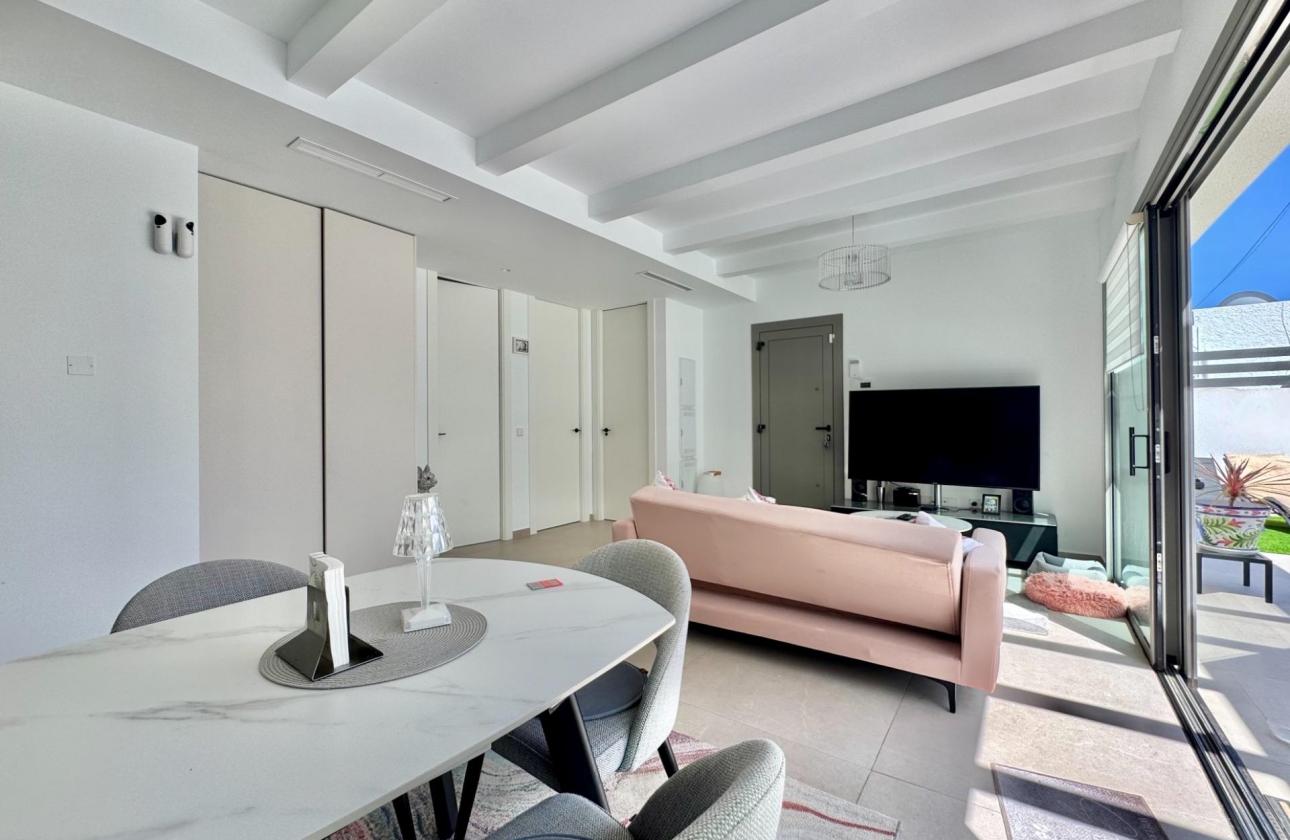 Resale - Villa - San Miguel de Salinas - Blue Lagoon - Galán