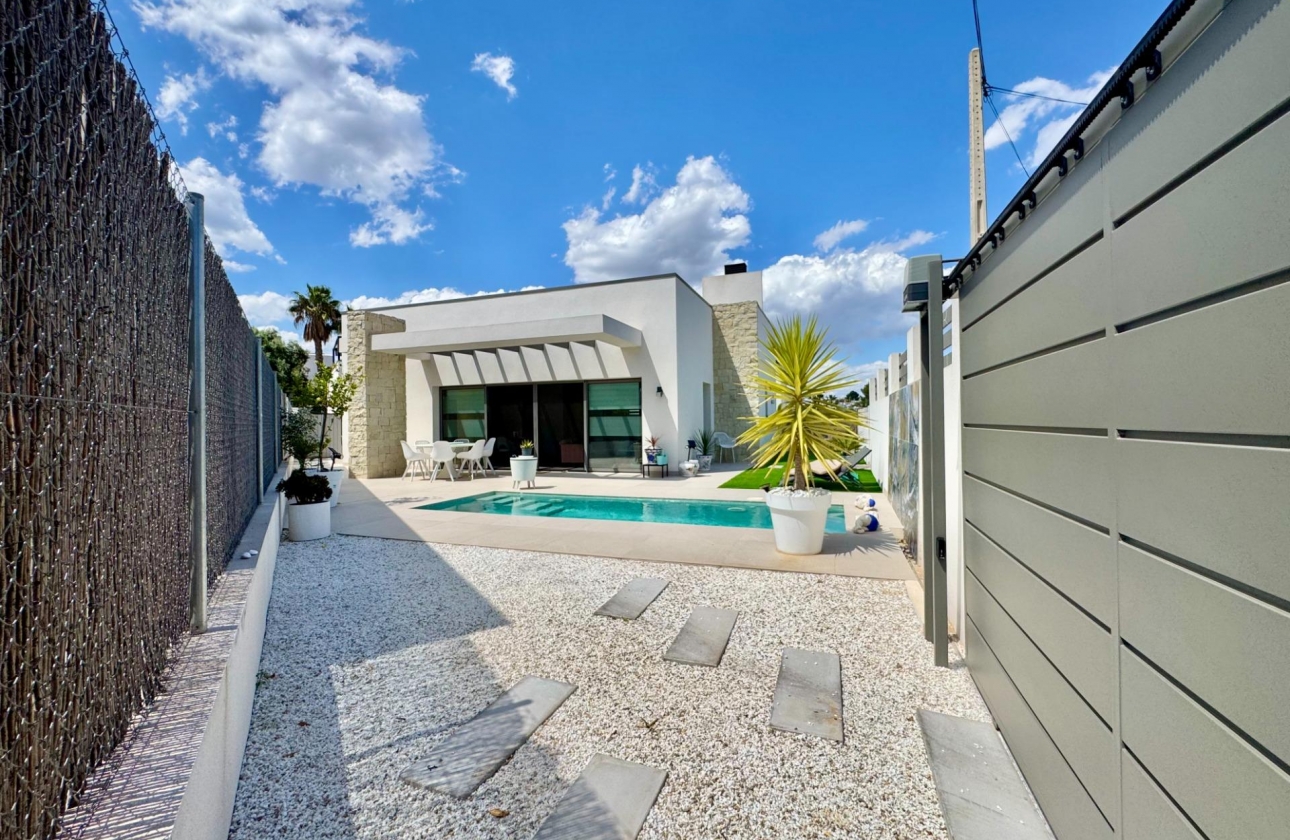 Resale - Villa - San Miguel de Salinas - Blue Lagoon - Galán