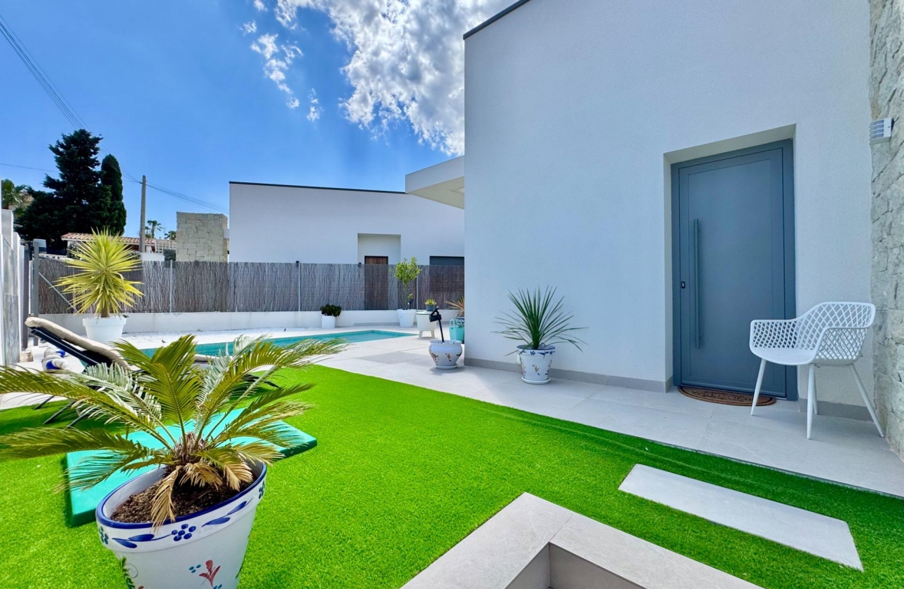 Resale - Villa - San Miguel de Salinas - Blue Lagoon - Galán