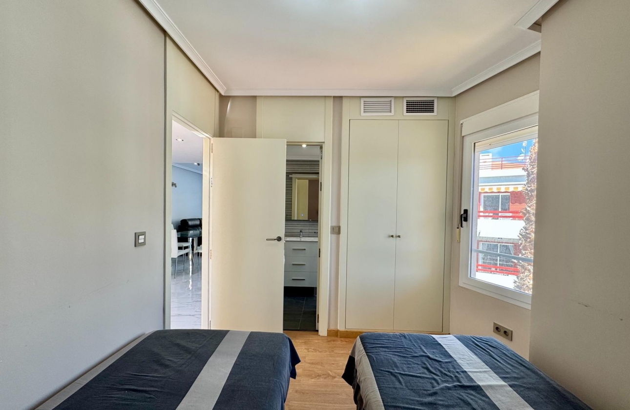Resale - Apartment - Orihuela Costa - Punta Prima