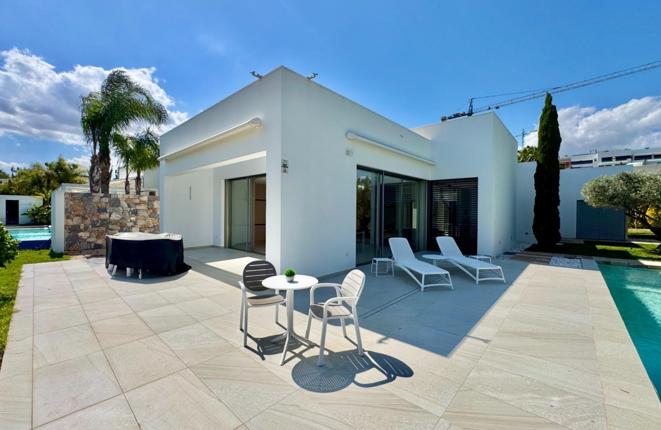 Resale - Villa - Orihuela - Las Colinas Golf