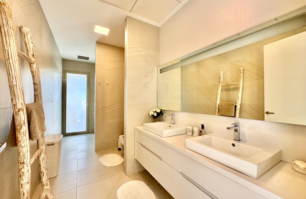 Resale - Villa - Orihuela - Las Colinas Golf