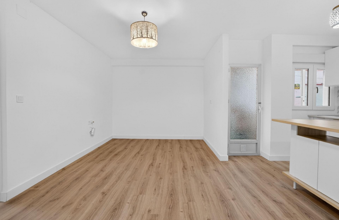Resale - Apartment - Torrevieja - Centro