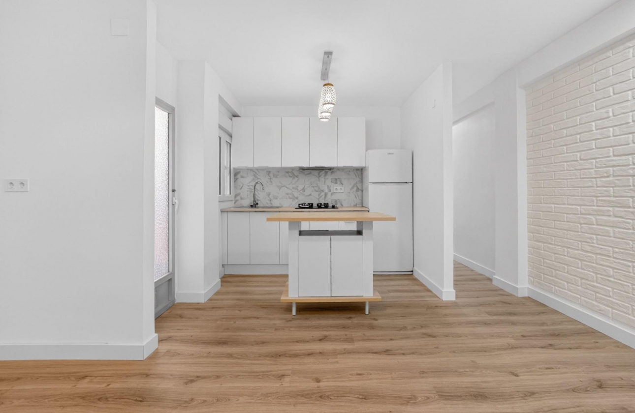 Resale - Apartment - Torrevieja - Centro