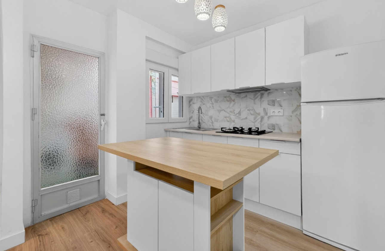 Resale - Apartment - Torrevieja - Centro