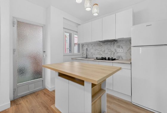 Resale - Apartment - Torrevieja - Centro