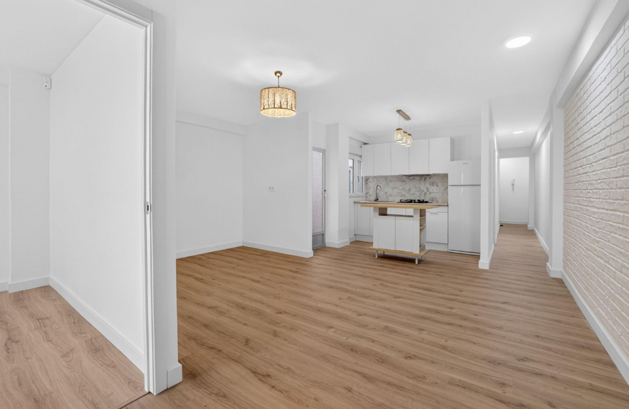 Resale - Apartment - Torrevieja - Centro