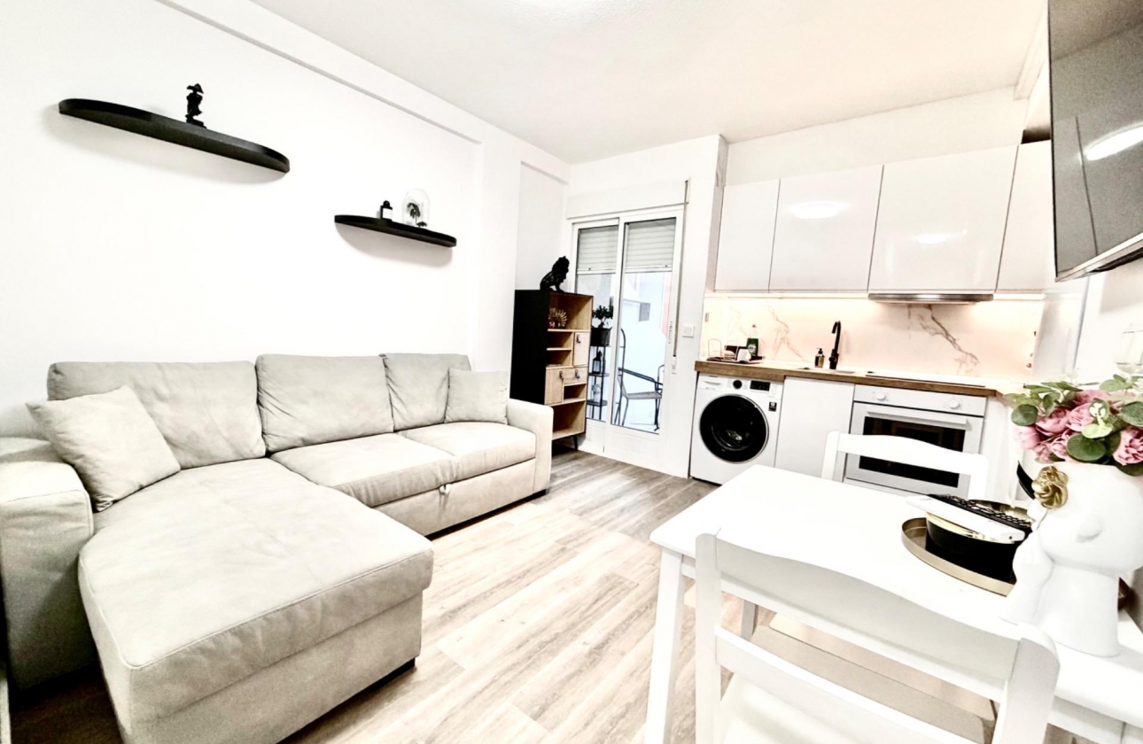Resale - Apartment - Torrevieja - La Mata pueblo