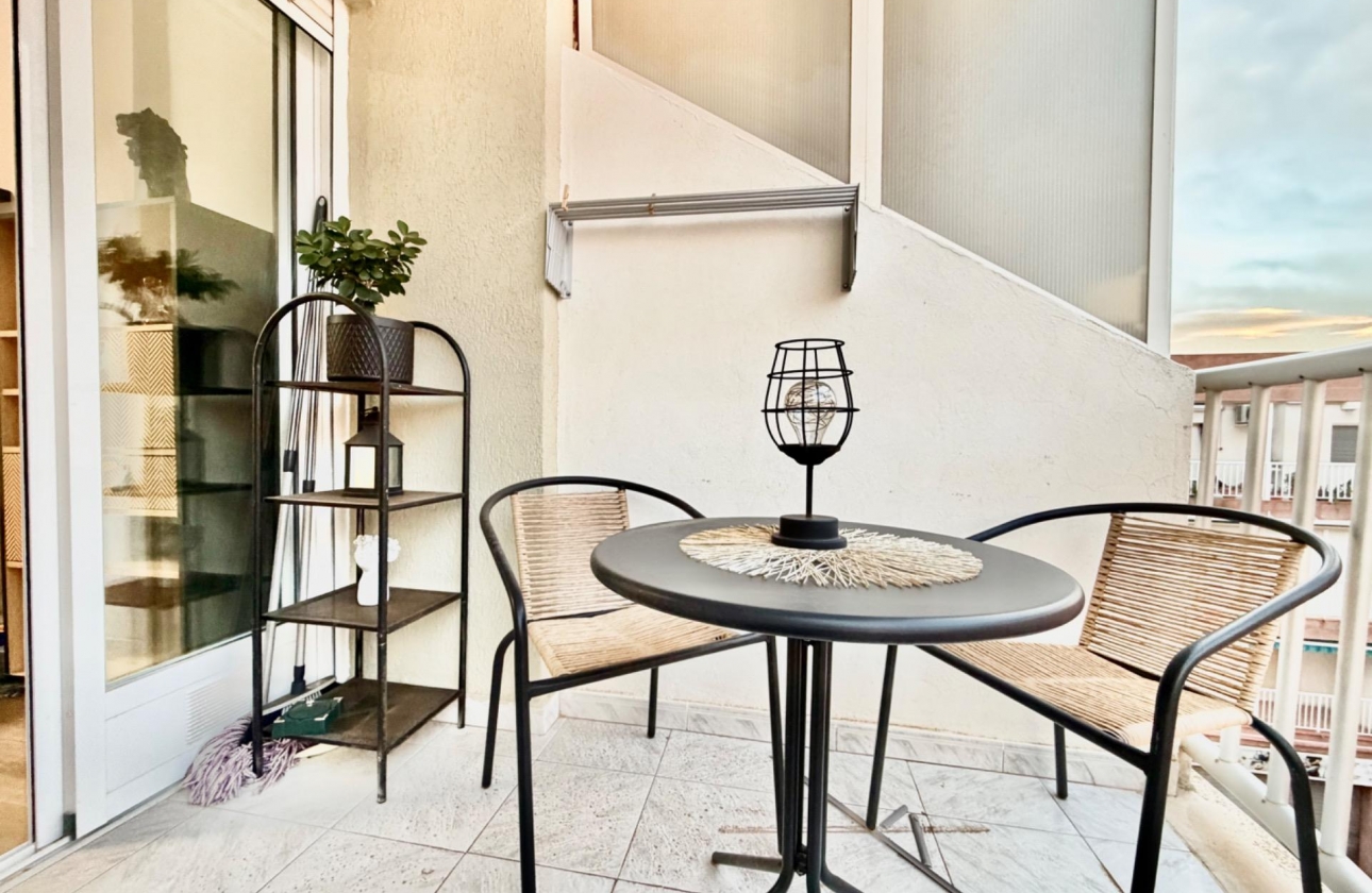 Resale - Apartment - Torrevieja - La Mata pueblo