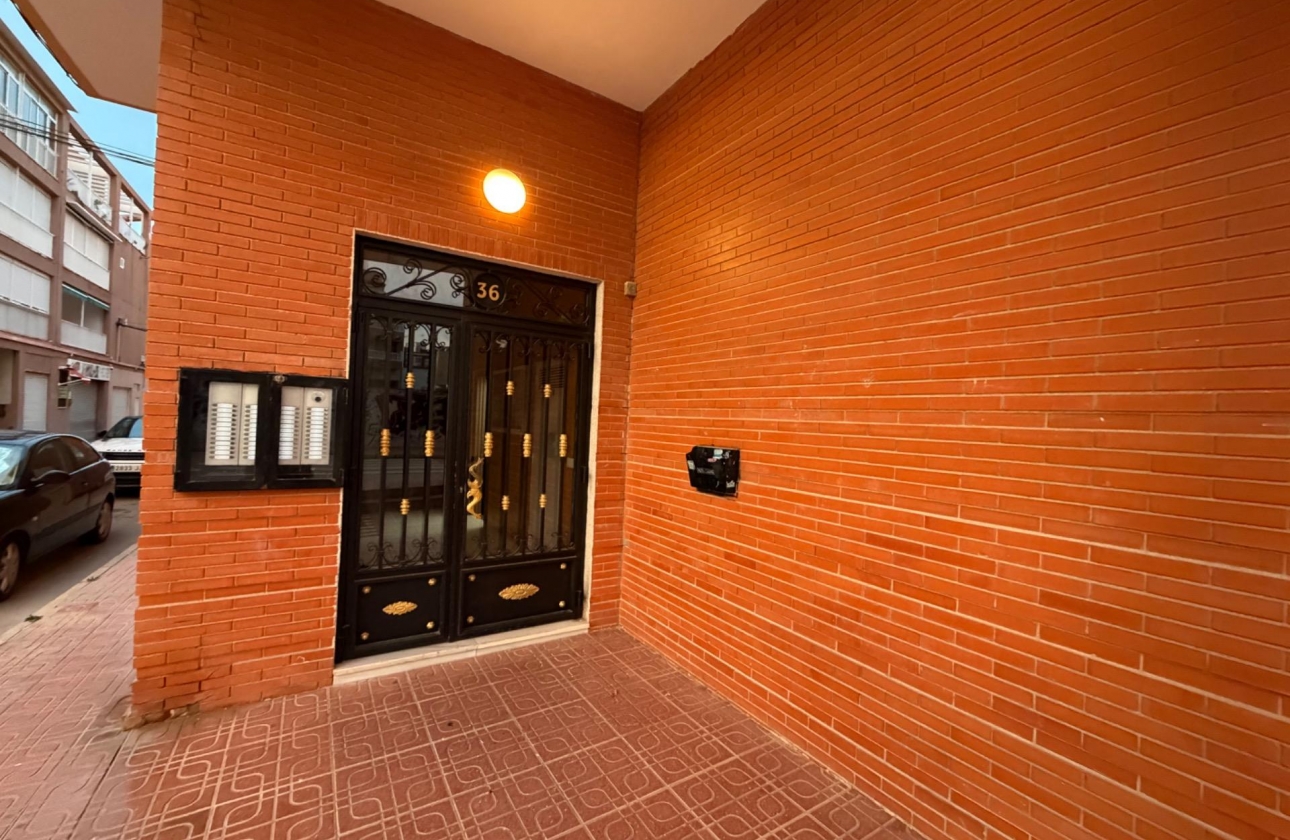 Resale - Apartment - Torrevieja - La Mata pueblo