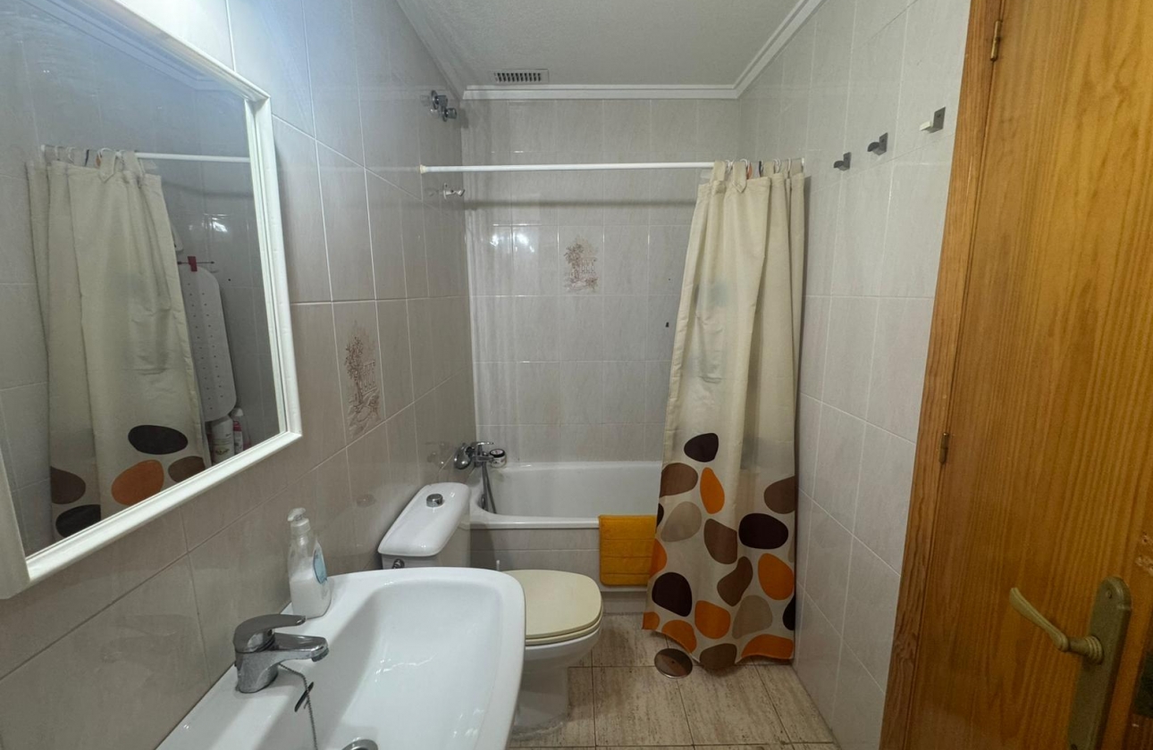 Resale - Apartment - Torrevieja - Playa del Acequión