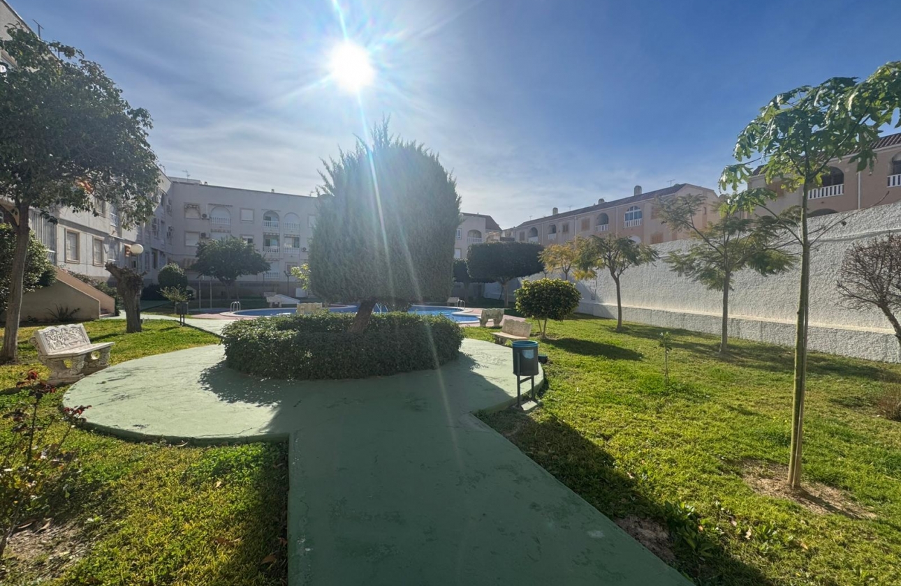 Resale - Apartment - Torrevieja - Playa del Acequión