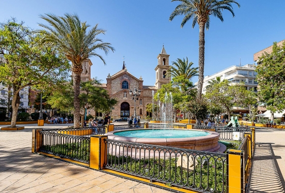 Resale - Apartment - Torrevieja - Parque de Las Naciones