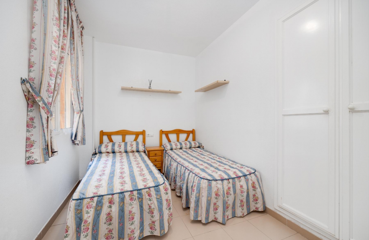 Resale - Bungalow - Torrevieja - Playa de los Náufragos