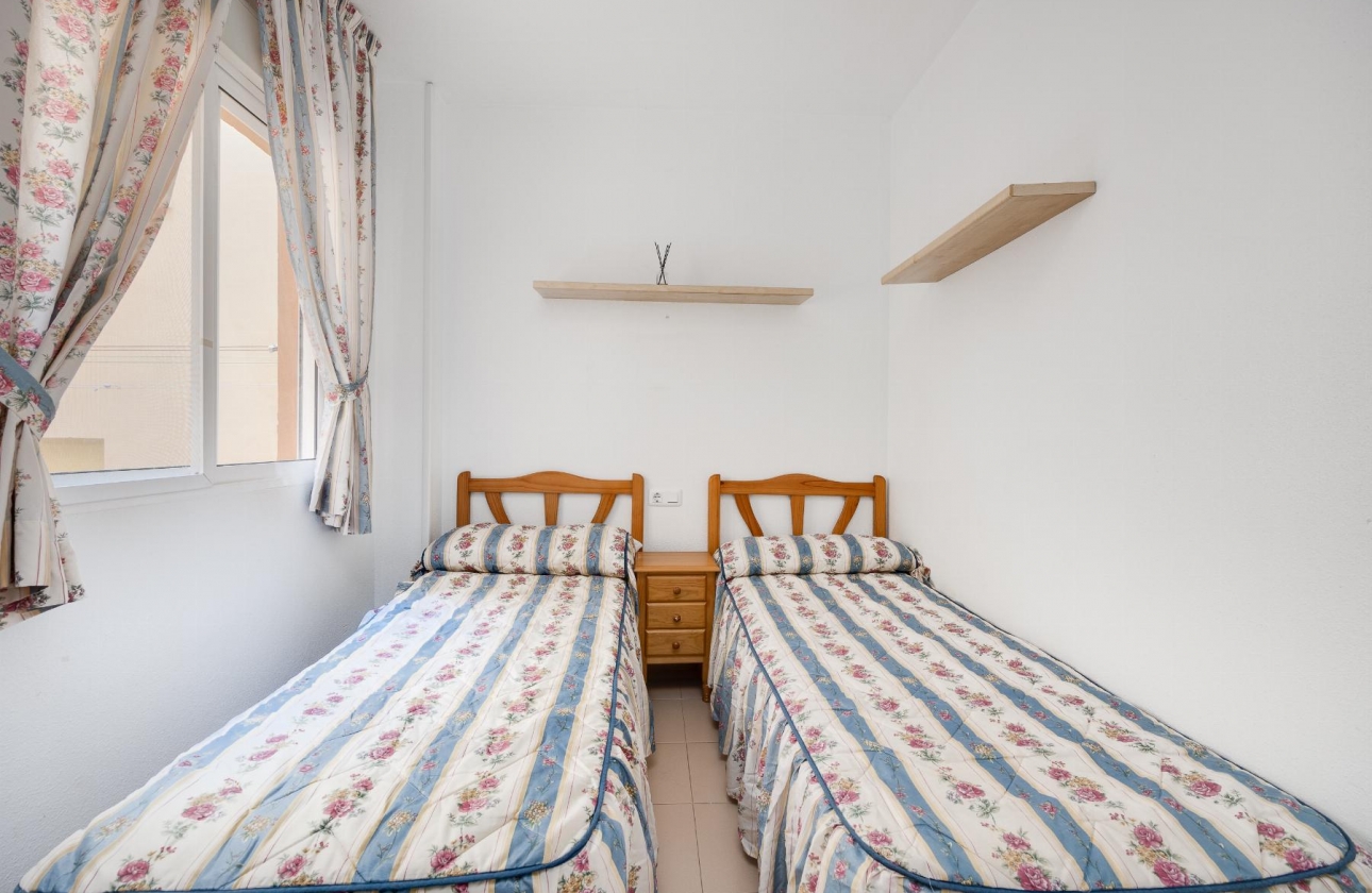 Resale - Bungalow - Torrevieja - Playa de los Náufragos