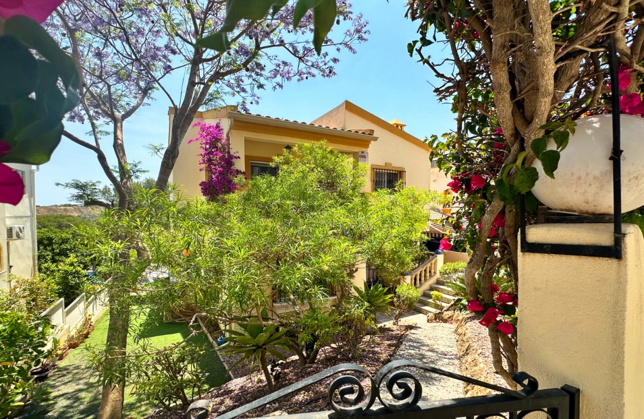 Resale - Villa - Orihuela Costa - Las Ramblas