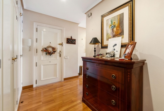 Resale - Apartment - Torrevieja - Centro - Muelle Pesquero