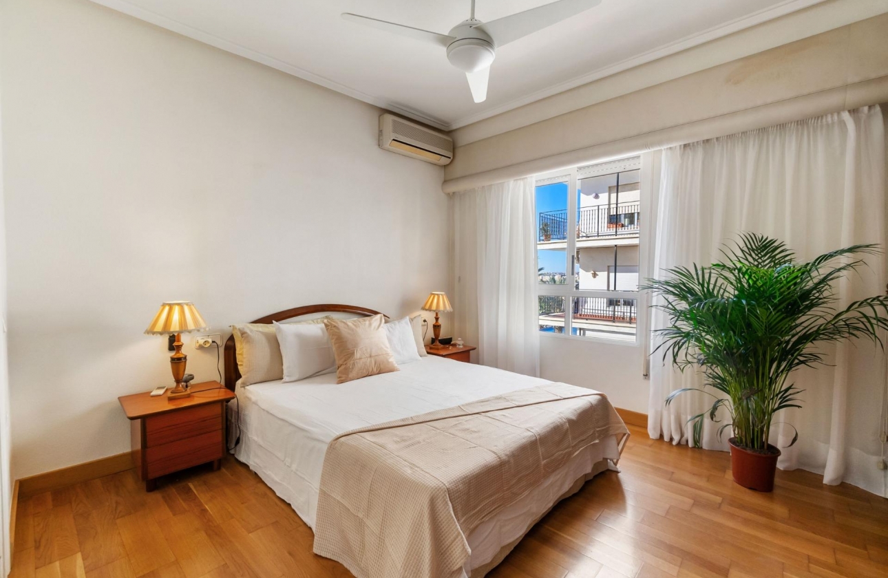 Resale - Apartment - Torrevieja - Centro - Muelle Pesquero