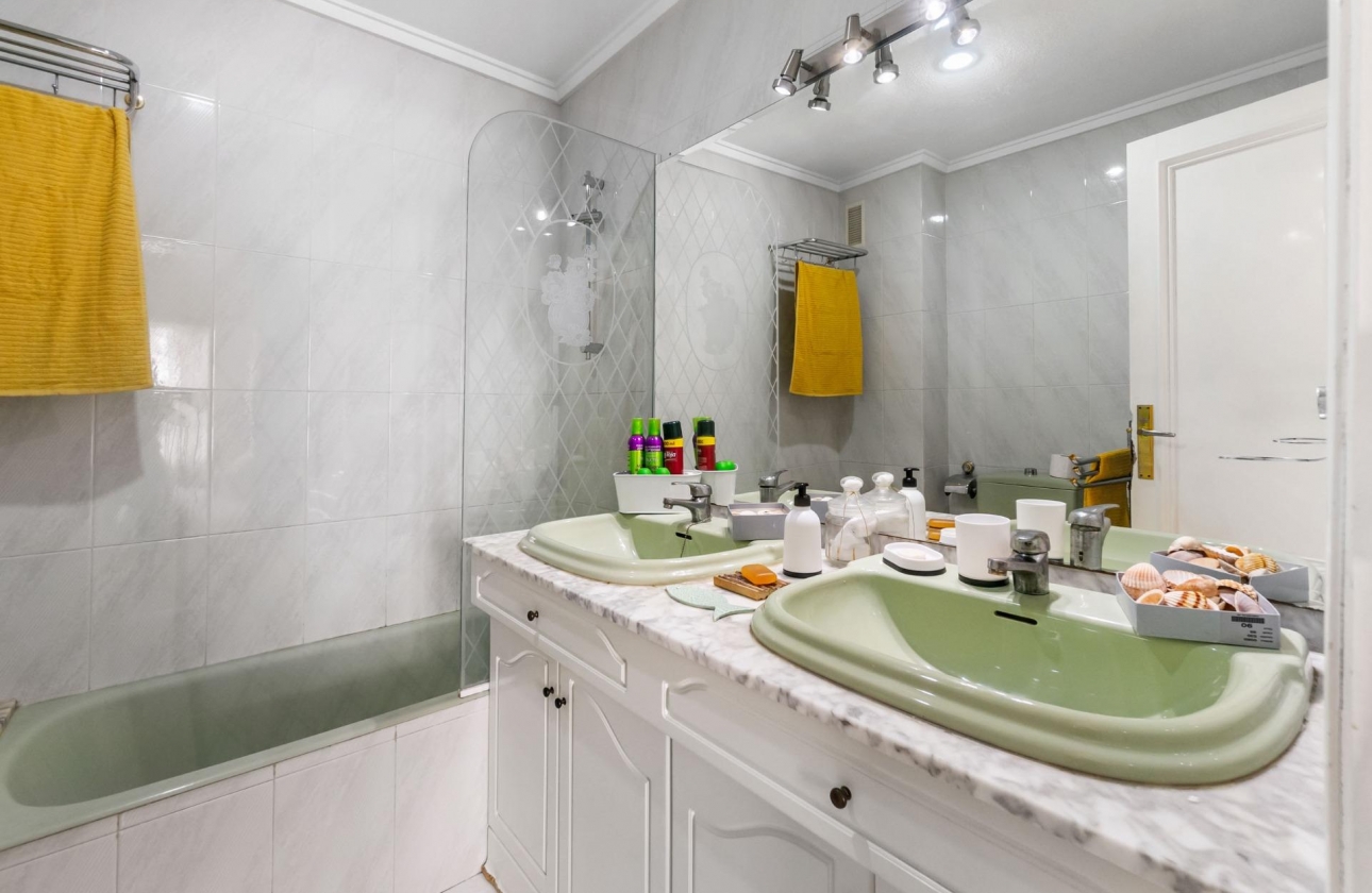Resale - Apartment - Torrevieja - Centro - Muelle Pesquero